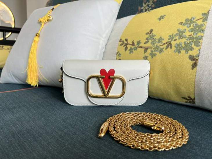 Picture of Valentino Handbags _SKUfw124808935fw